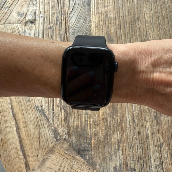 Apple Watch Series 8 GPS, 45mm Midnight Aluminum Case with Black Sport Band - Picture 4 of 5